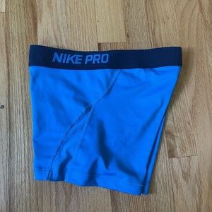 Nike Pro Hypercool in Sky Blue-XS
